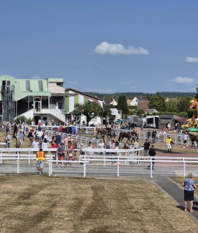 L'hippodrome d'Argentan, situé dans l'Orne, renouvelle sa labellisation à l'échelon engagement